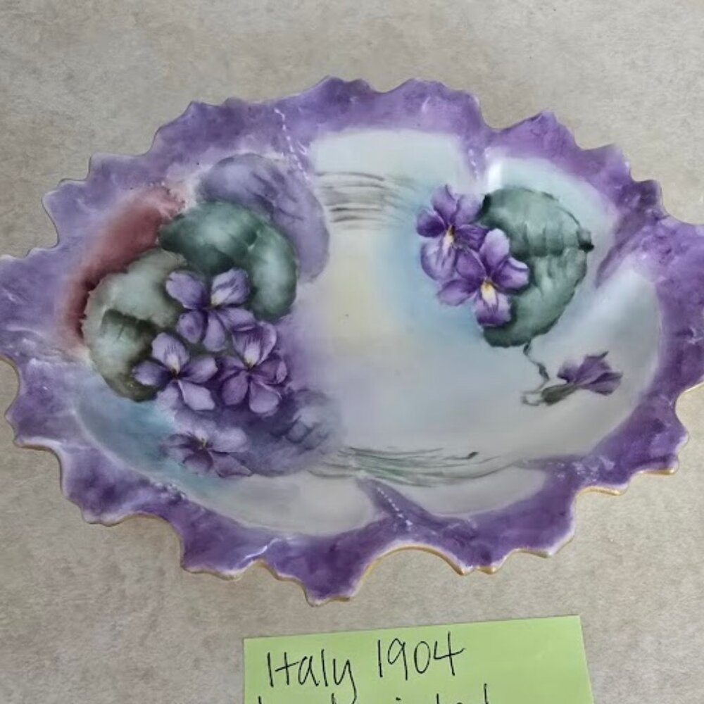 Italian circa 1904 handpainted violet dish